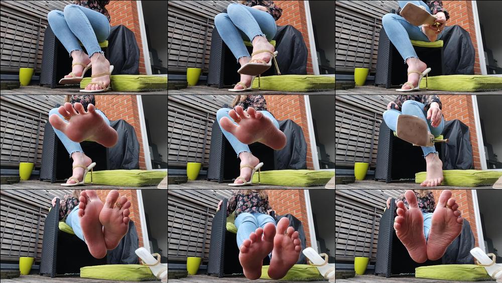 ayellgirlfeet 1053715025 un bon petit dandling a good dandling 1