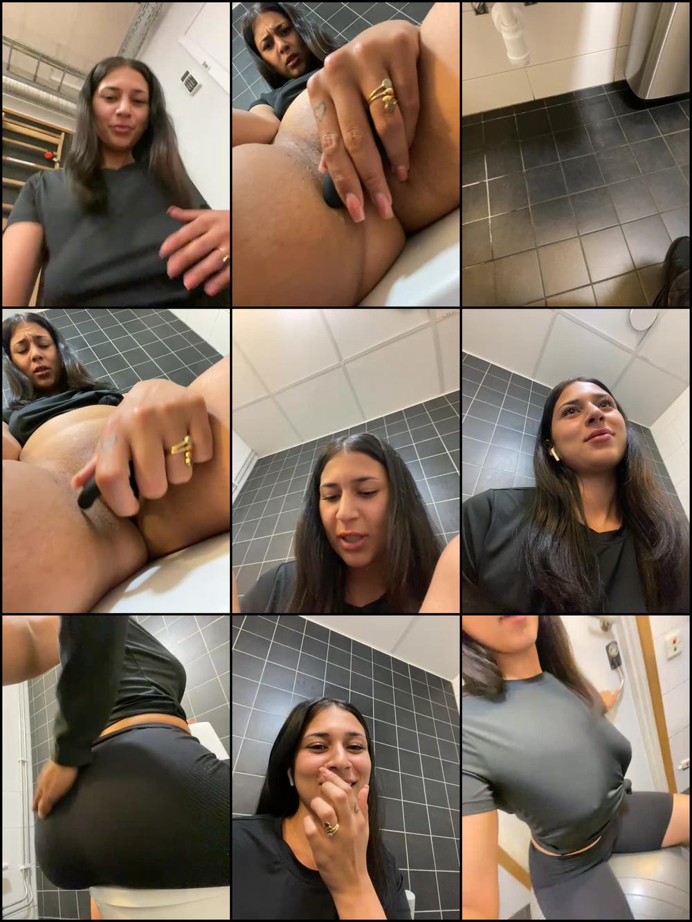 Girl Fucking Vibrator In The Gym