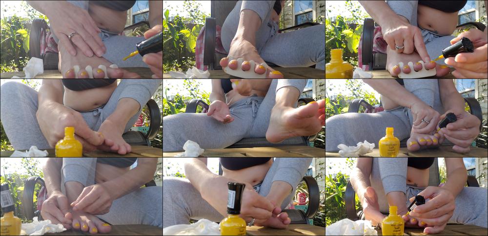 PAINTING MY TOES