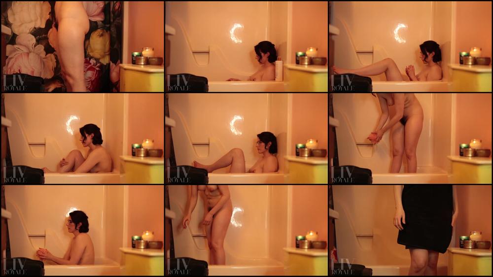 Livroyale Watch Me Take A Bath