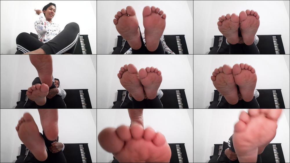 let your cum on my feet