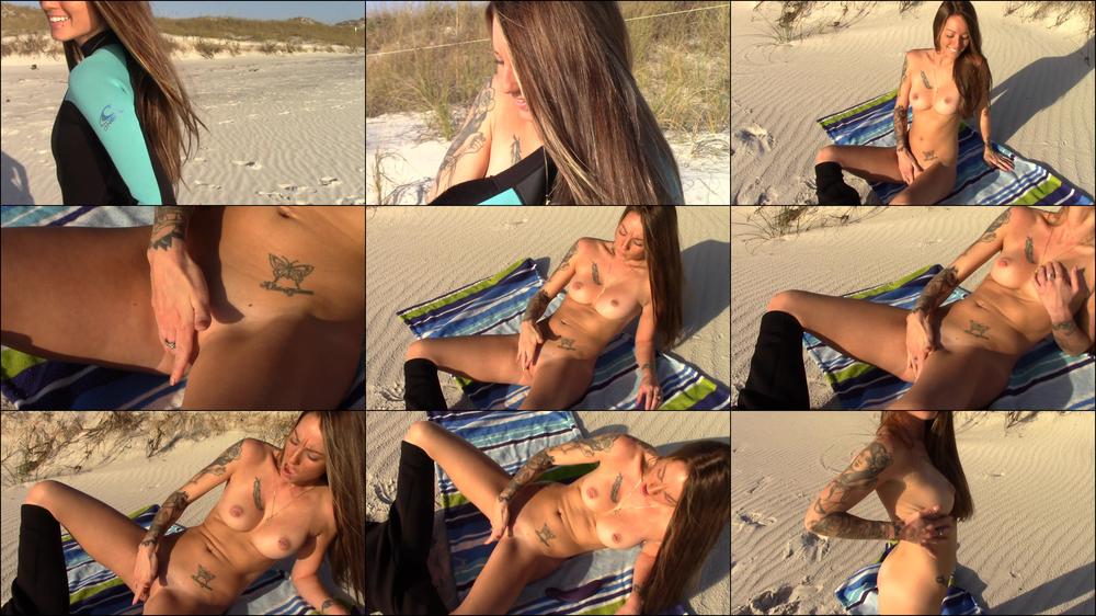 Ashlynxdiamond Squirting On The Beach