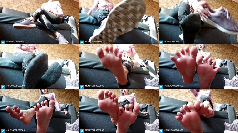 Sweaty Feet in socks - May 01, 2019