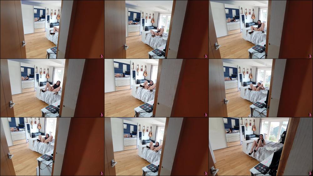 Watching Mommy Masturbate