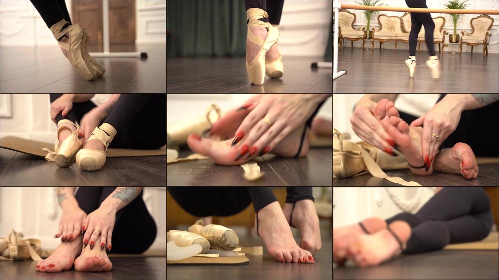 Ballet Feet In Pointe