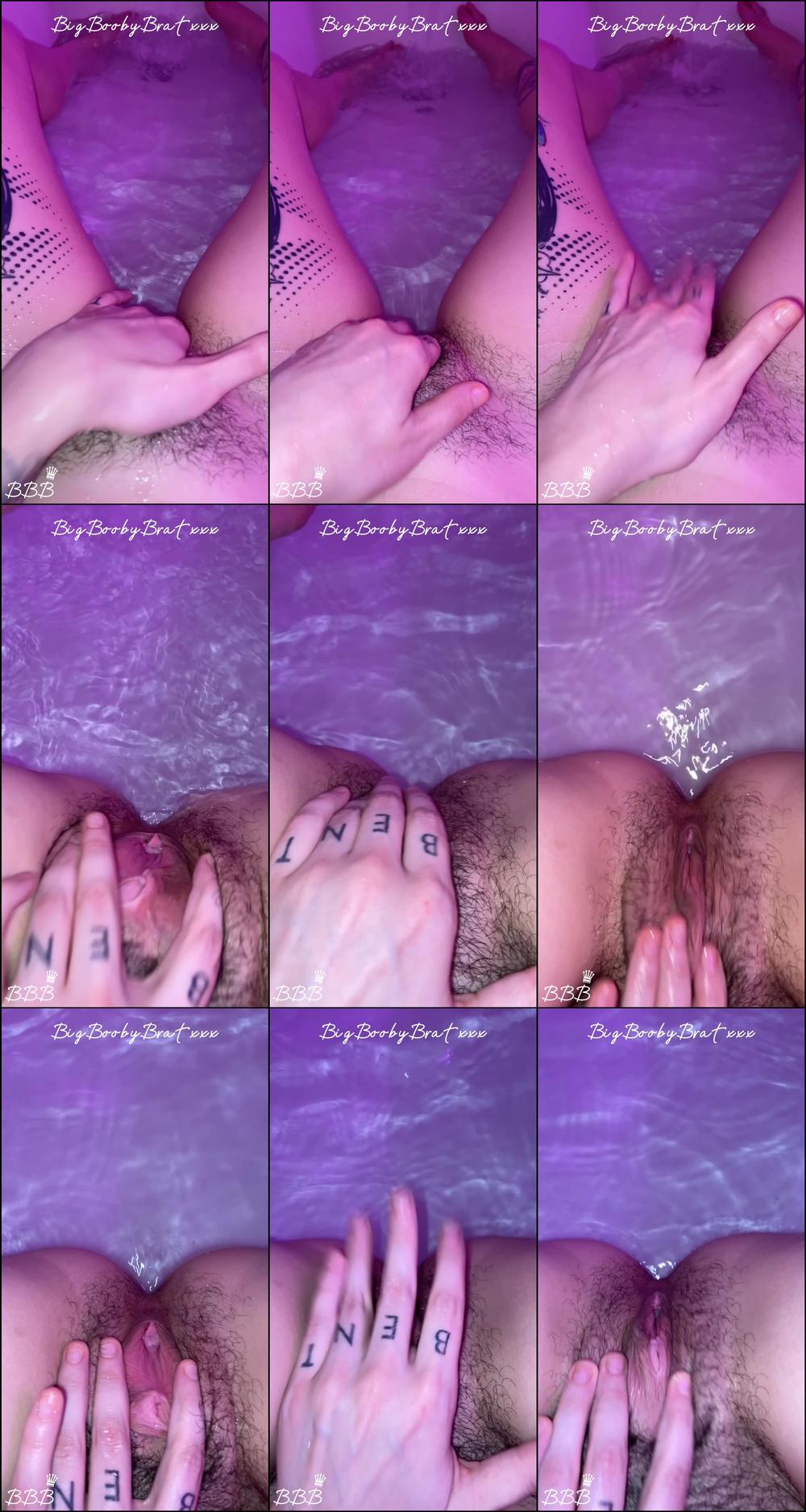 Spreading my pussy in the bath