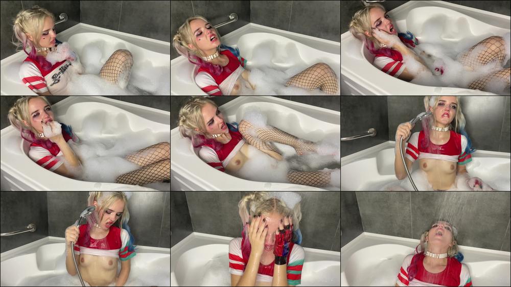 Harley Quinn Cosplay Playing in bath - Nov 4, 2022