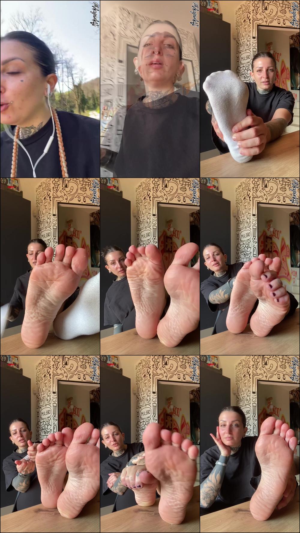Tokyo - Piedi Sudatissimi E Puzzolenti Dopo La Camminata!