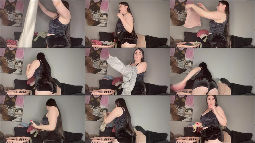 Sexy MILF Farting Loudly