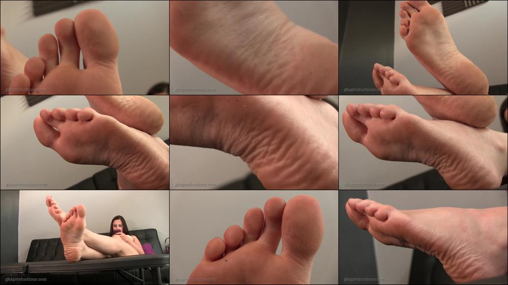 Reya Fet Ignore & POV Foot Worship