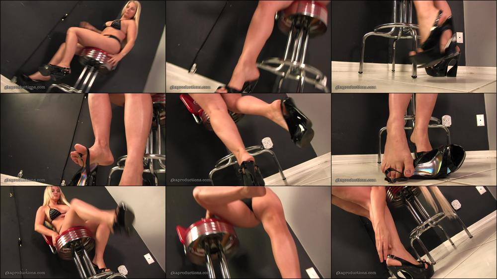 Shilo Vixen Shows Off Sexy Heels