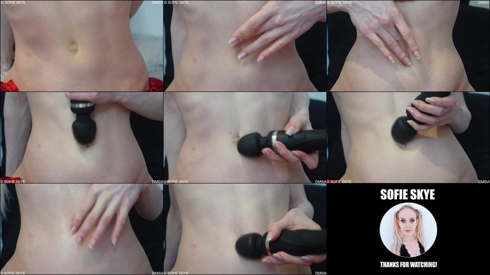 Navel Fingering Ends In Orgasm