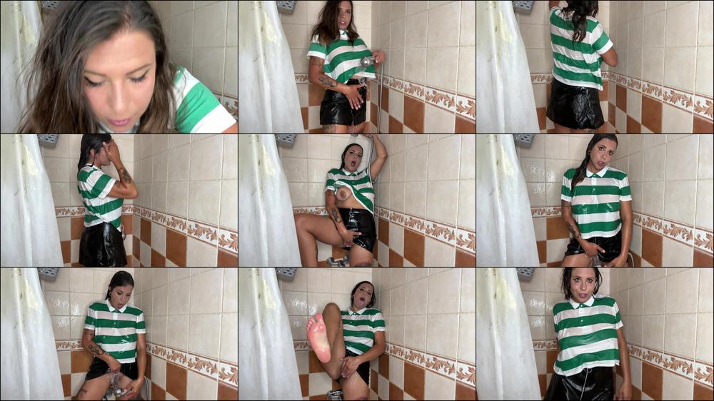 LIZA GET SHOWER IN CLOTHES AND MASTURBATING