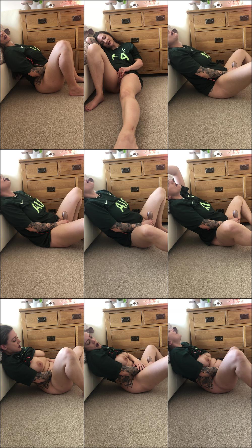 Orgasming in My Tottenham Hotspur Top