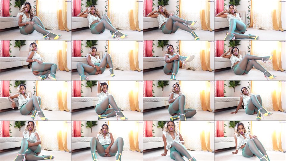 Empress Jess Weak For Pantyhose