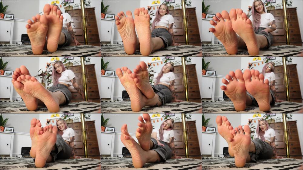 Wiggly toes - foot focused