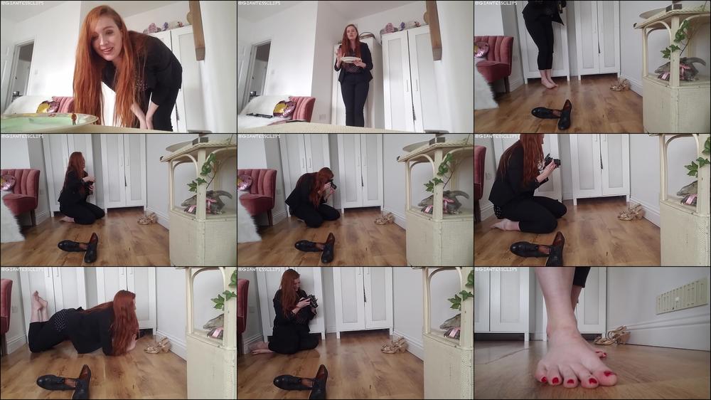 Giantess Ginger in 'The Photographer' SFX