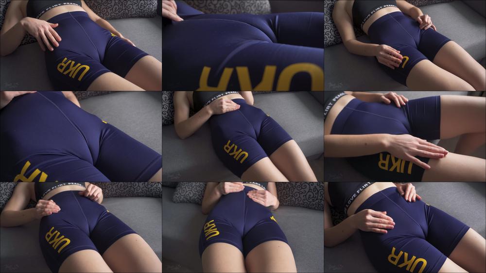 Latina In Yoga Shorts Teases Her Big Camel Toe