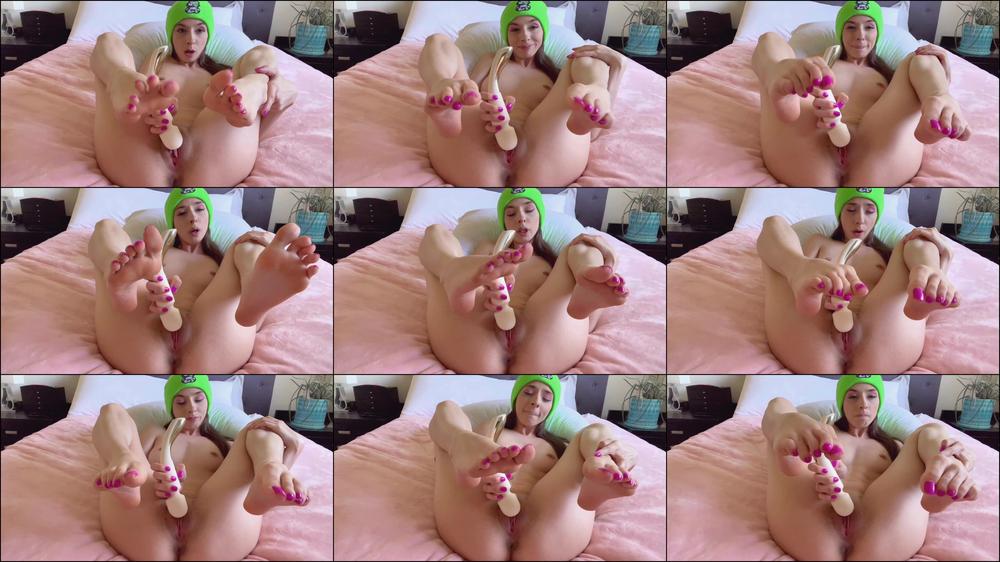 Toe curling orgasm with pink pedicure