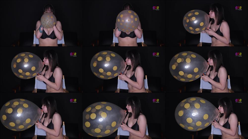 Scarlett Returns to Blow Pop a Polka Dot