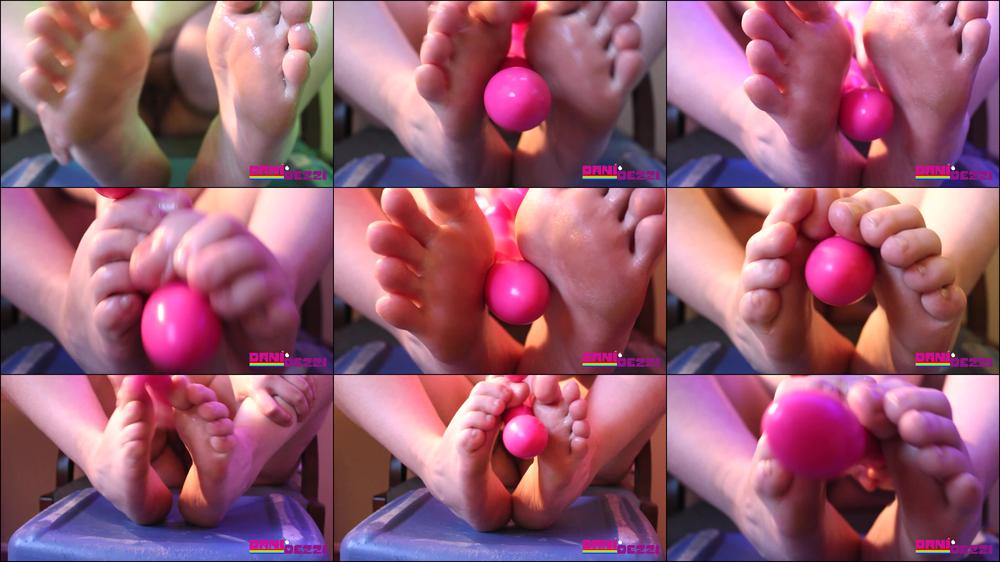 John Gets a BBW Footjob! / CUSTOM VID - June 29, 2020