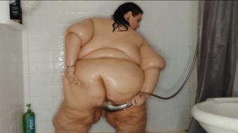 Humiliating Self in Shower (Xutjja)