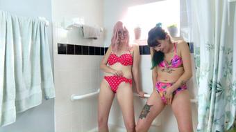 FIRST TIME PEEING In Pink Bikinis (happylilcamgirl)