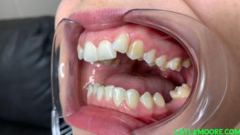 Take a Peek at Luna's Teeth (LaylasFuckingClips)