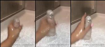 kloutkiki 01 05 2019 30363076 i m stroking your cock with my pretty pink nails (kloutkiki)