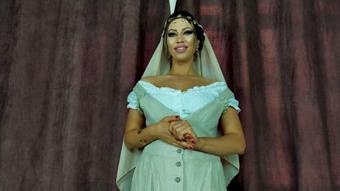 A peasant makes his queen pregnant (Lia Lennice)