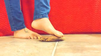 Crushing a banana barefoot (Drea_xoxo)