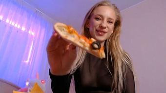 Eating pizza lol - November 10, 2020 (Jane_Klein)