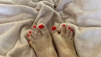 Look at how I moisturize my feet (wow_adele)