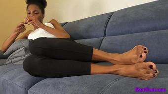 Feet Paradise - Eileen Toe Wiggling - Ebony Goddess - 4K Mp4 (Feet Paradise)