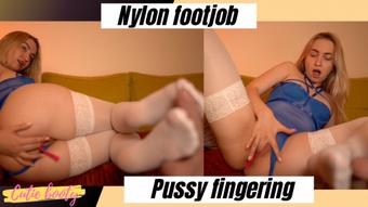 Giving a Footjob and Pussy Play (Cutie_booty)
