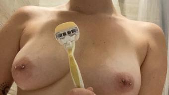 Pretty Girl Shaving - Aug 26, 2020 (LittleBunnyB)