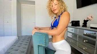 Juicy Crevice Gets Fingered by Lustful Lady (Coconutsex)
