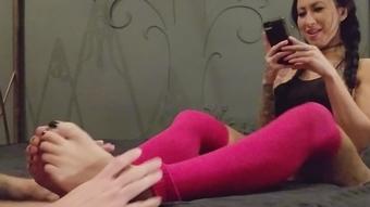 Worship my little feet - March 20, 2018 (LilyLanexxx)