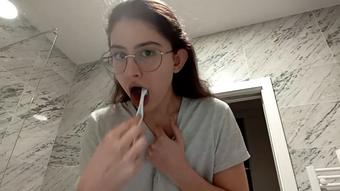 ONLY MEMBERS - FETISH TOOTHBRUSHING (Shanaxnow)