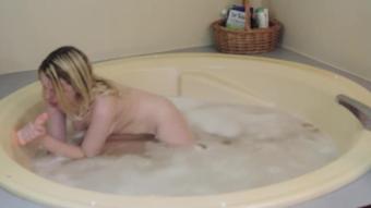 Ditsydaisy Bathtub Masturbation (DitsyDaisy)