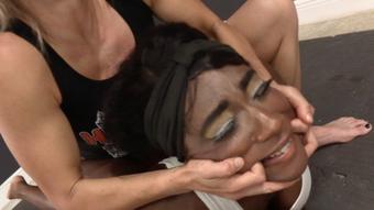 Lora & Paris - Hooters Waitress Fight (Ginary)