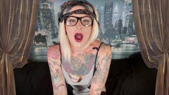Secretary Degrades Herself For The Boss (Infinity0Whore)