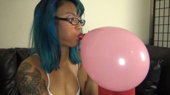 ASIA PEREZ'S FIRST BLOW TO POP BALLOONS - September 06, 2022 (RoxieRaeFetish)