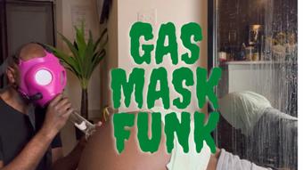 Gas Mask full of farts - February 24, 2022 (RealQueenMelanin)