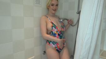 Fucking My Pussy in the Hotel Shower (Lana Harding)