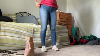 Hidden cam while eating (Drea_xoxo)