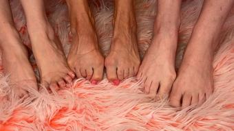 Goddess Foot Worship (Alix Lynx)