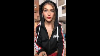 Ghetto girl smokes & Masturbates (RhiannonRyder1995)