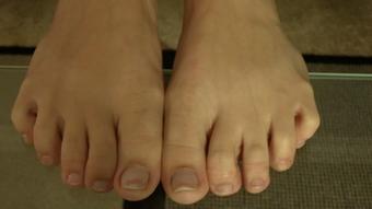 Melanie Hicks Shows Off All Natural Toes (Ginary)