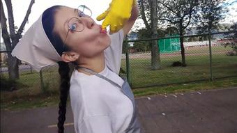 CLEANING LADY PUBLIC BATHROOM WITH YELLOW GLOVES FOR 8 HOURS (_Arlequin_)